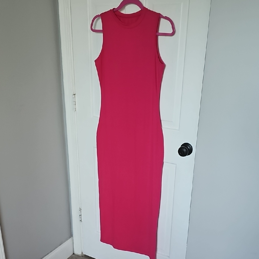 NWOT Sleeveless Fushia Pink MidiDress